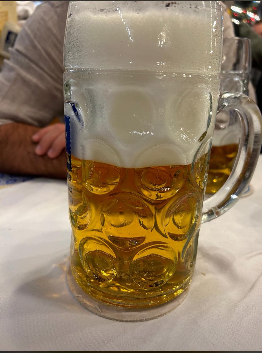 Alter! Zu mir kommt das Eichamt jährlich ob ich auch wirklich 1000ml in der Literlasche fülle! Auf dem Oktoberfest sind die Mitarbeiter wohl nur zum feiern!!! 🙄 15 Euro für ne Halbe!