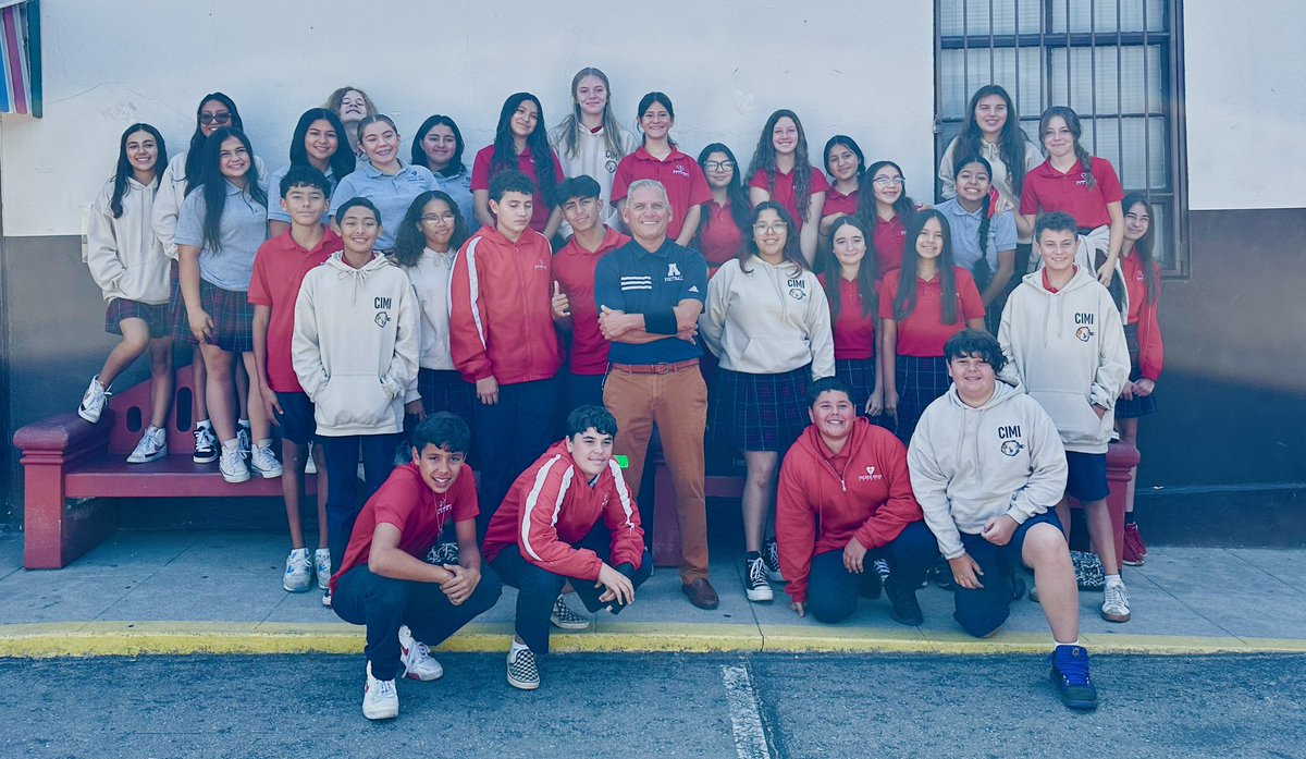 AQUINASHS's tweet photo. Thank you @SacredHeartRed  for hosting Coach K this morning! 
#Admissions #Relationships #PartnerSchools #FutureFalcons 🙏🏽✝️ @NKaravedas https://t.co/RwGeLmsQQo