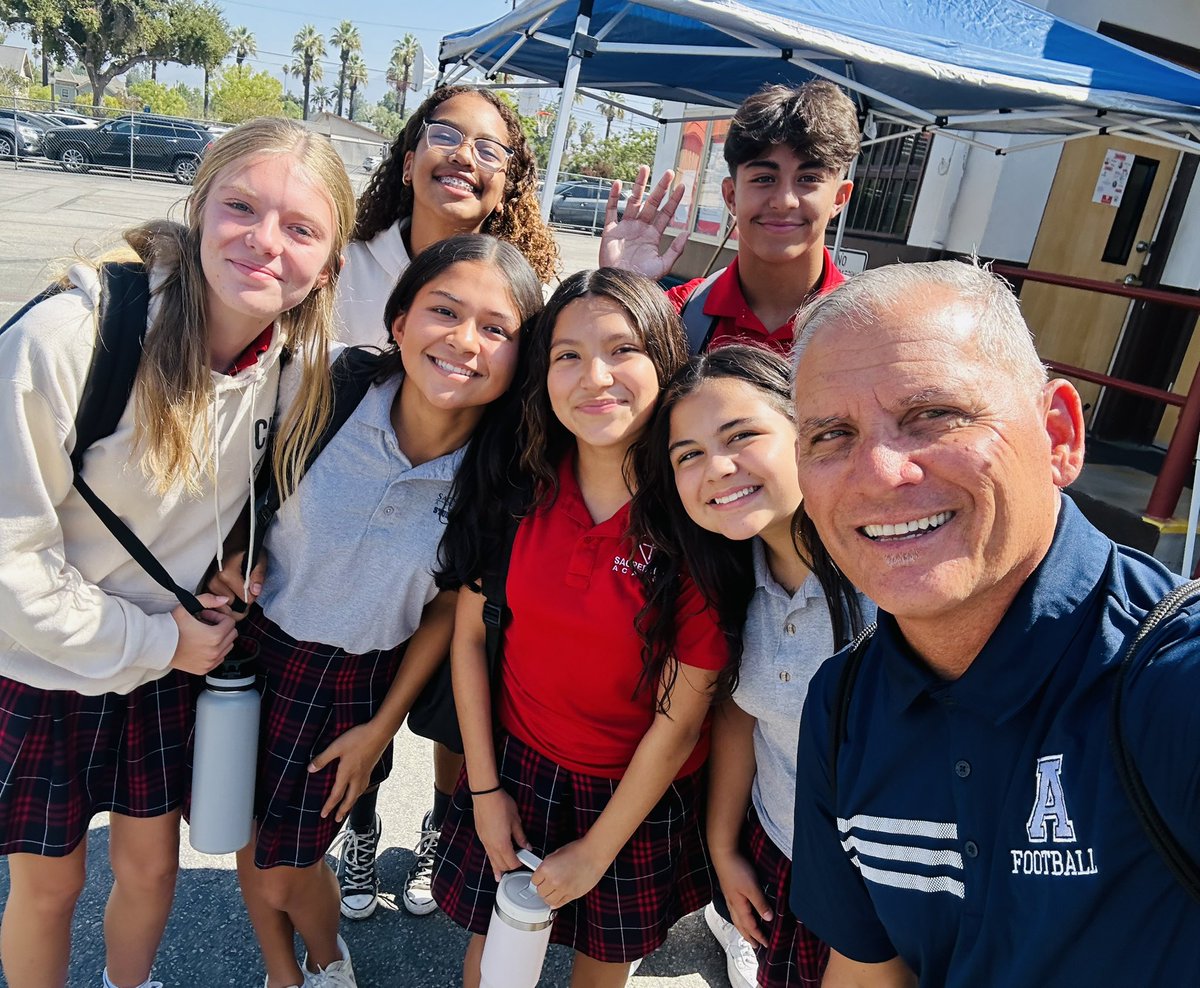 AQUINASHS's tweet photo. Thank you @SacredHeartRed  for hosting Coach K this morning! 
#Admissions #Relationships #PartnerSchools #FutureFalcons 🙏🏽✝️ @NKaravedas https://t.co/RwGeLmsQQo