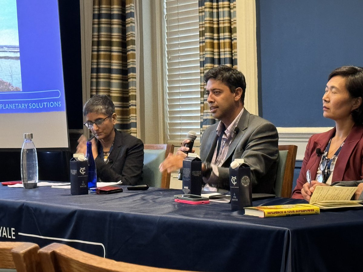 YaleEGC's tweet photo. “We’re trying out a solution that is indigenous."

@mushfiq_econ (EGC @YaleRISE @YaleSOM) describes project based on community entrepreneurs to address #ClimateChange-related water salinization in Bangladesh at #YaleAtClimateWeek. https://t.co/L1TQWR1qqE