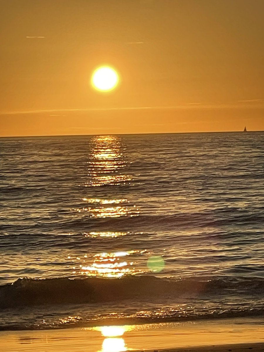 patro80's tweet photo. Seguimos contando atardeceres !!!🌅 🌅🌅🌅#mipequeñoparaiso #elpalmar #famila #nonecesitomas https://t.co/Sa9KnRK0ZO