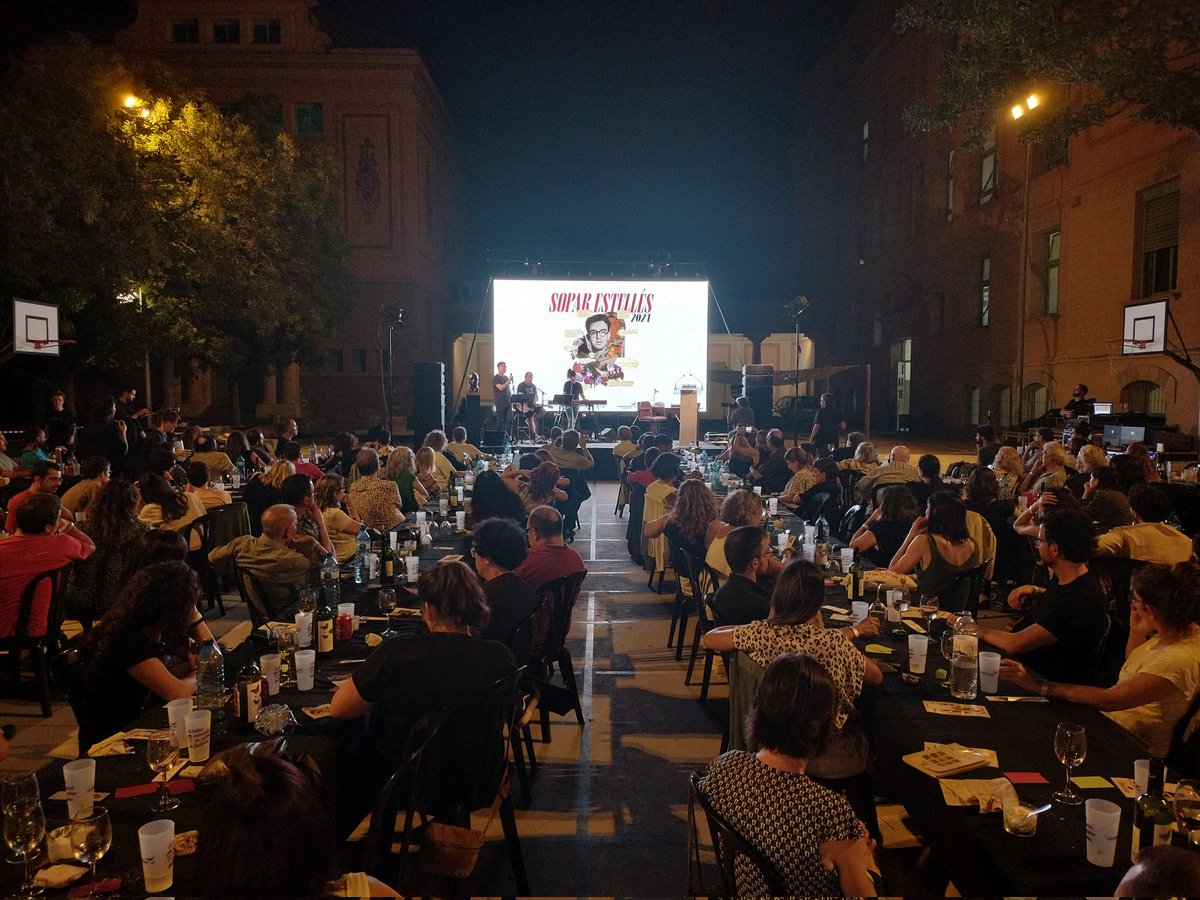 AELC (@escriptorsaelc) on Twitter photo 🗣️Fi de festa amb l'actuació musical de <a href="/davidcc_01/">david caño</a>, <a href="/HiginiaRoig/">David Fernàndez 💚✊🏿</a>, <a href="/lu_rois/">LuRois</a>
Moltes gràcies a tots els assistents! 🗣️Fi de festa amb l'actuació musical de <a href="/davidcc_01/">david caño</a>, <a href="/HiginiaRoig/">David Fernàndez 💚✊🏿</a>, <a href="/lu_rois/">LuRois</a>
Moltes gràcies a tots els assistents!