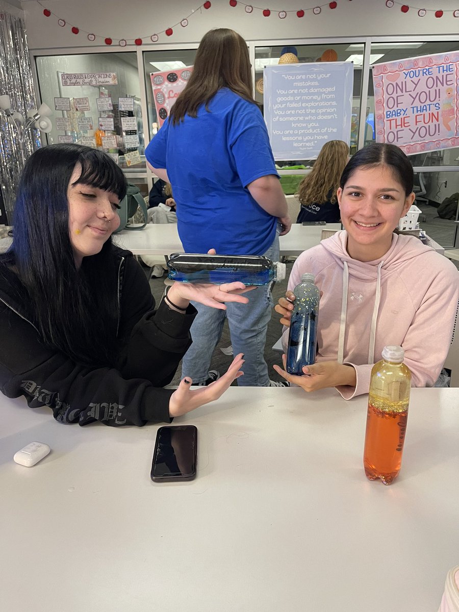 OlatheFutureEd's tweet photo. FEA juniors have been hard at work learning about best practices and made Calming Bottles that could be placed in their future Calming Corners. ALL students need to feel safe, have the ability to make choices to a place to be calm and belong.
#FEA #bestpractice #calmingcorner https://t.co/IyfyM8KHiQ