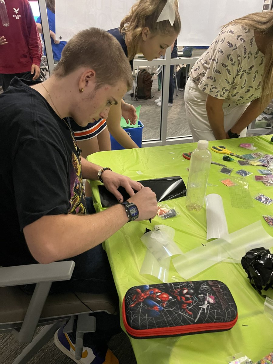 OlatheFutureEd's tweet photo. FEA juniors have been hard at work learning about best practices and made Calming Bottles that could be placed in their future Calming Corners. ALL students need to feel safe, have the ability to make choices to a place to be calm and belong.
#FEA #bestpractice #calmingcorner https://t.co/IyfyM8KHiQ