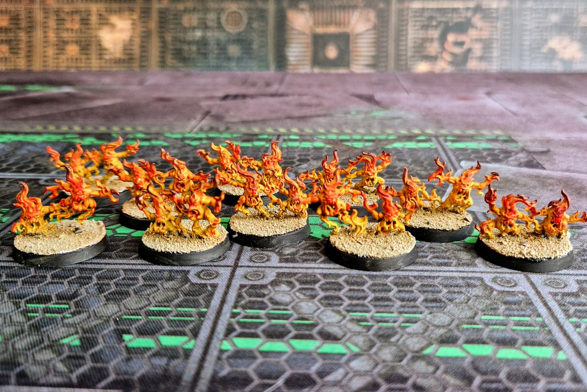 Am I doing Grim Dark right? #ThousandSons #WarhammerCommunity #paintingwarhammer #40k #warhammer40k #pinkhorrors #bluehorrors #brimstone