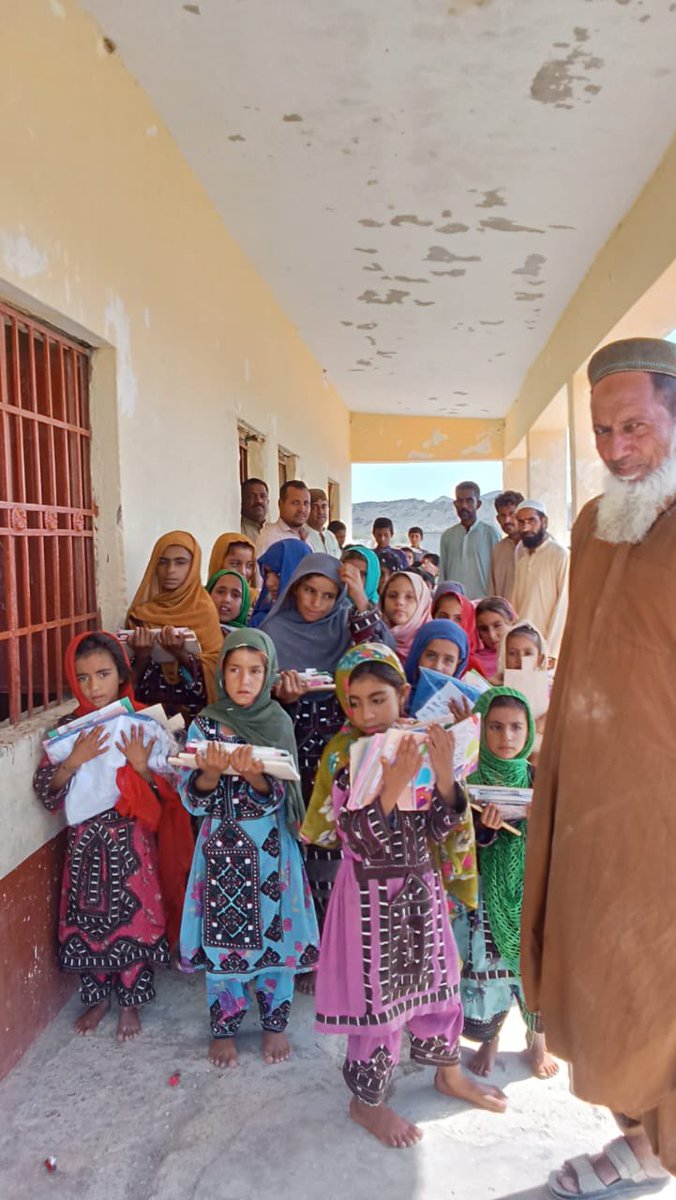 Sarfraz Bugti (@paksarfrazbugti) on Twitter photo بلوچستان کی تاریخ میں پہلی بار سالوں سے بند اسکول کھولے جا رہے ہیں، ضلع آواران کا یہ اسکول 12 سال بعد کتابوں، سٹیشنری اور اساتذہ سے آباد ہوا ہے۔ شاباش ڈپٹی کمشنر آوران <a href="/AyeshaZehri3/">Engr. Ayesha Zehri</a> بلوچستان کی تاریخ میں پہلی بار سالوں سے بند اسکول کھولے جا رہے ہیں، ضلع آواران کا یہ اسکول 12 سال بعد کتابوں، سٹیشنری اور اساتذہ سے آباد ہوا ہے۔ شاباش ڈپٹی کمشنر آوران <a href="/AyeshaZehri3/">Engr. Ayesha Zehri</a>