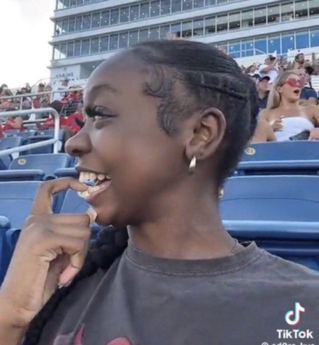 si tweet media