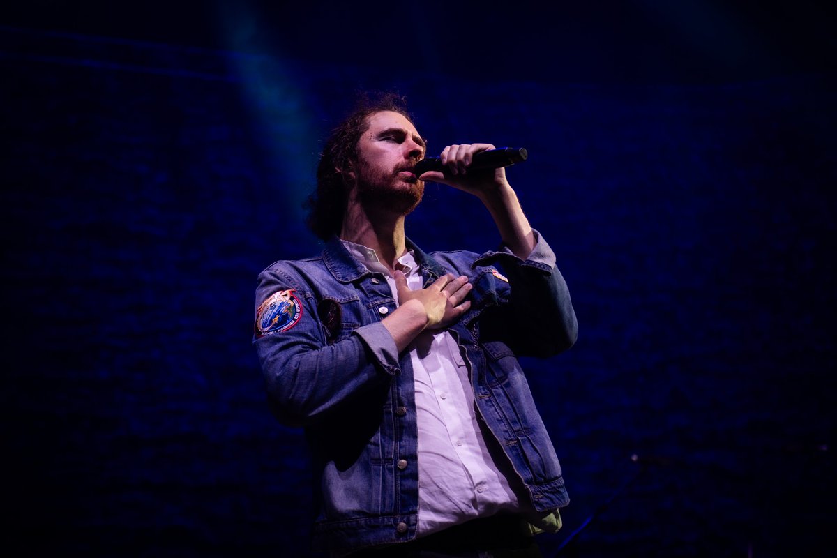 Hozier's tweet photo. Houston, Thank you 🖤

📸 @ruthlessimagery https://t.co/vdBvk81Yw0