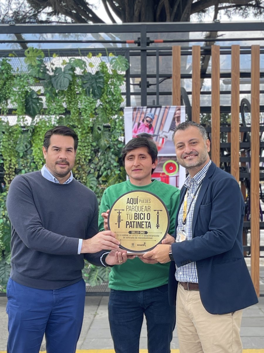Centralparking_'s tweet photo. Nos enorgullece anunciar que Central Parking recibe🏅Sello de Oro en #cicloparqueaderos 🚲en El Aeropuerto El Dorado @BOG_ELDORADO por parte de @sectormovibilidad

Seguimos comprometidos con la movilidad sostenible y el bienestar de todos. 🌍

#Movilidadsostenible #bici #Bogota https://t.co/CXQA4RbzcN
