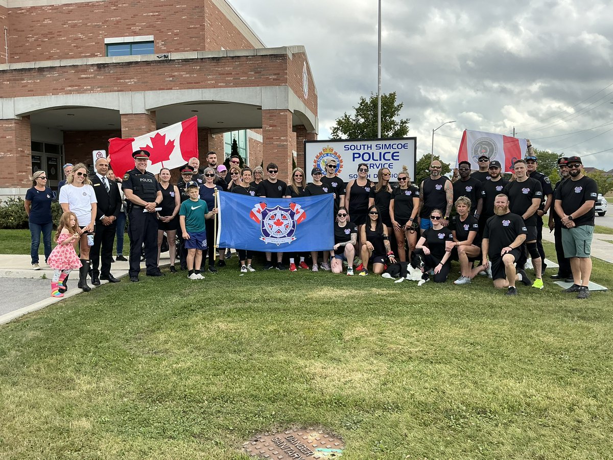 SouthSimcoePS's tweet image. Last night, we held a local Memorial Run to Remember in honour of our fallen officers. South Simcoe Police members ran 4 km as a tribute to those killed in the line of duty. Thank you to Sudbury Police for joining us. A moment of silence was observed at Constable Devon Northrup…