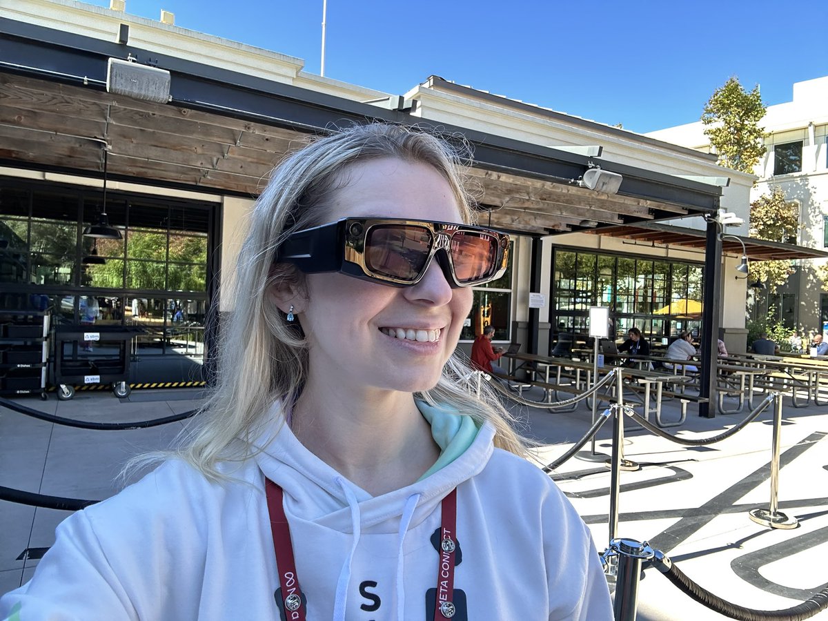 DiscoVRTetiana's tweet photo. I got to try the new Snapchat Spectacles thanks to @Dilmerv ! Very interesting piece of tech, and an intriguing playground for developers 

@Snapchat #snapchatspectacles #MetaConnect #MetaConnect2024 https://t.co/qakZRH9Q2u