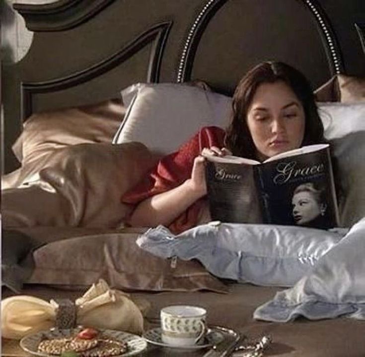 eliesaaabs's tweet photo. she loves to read https://t.co/8aUJ8tiNFn