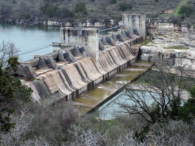BruceAllenJone5's tweet image. Check out this newspaper page from 1951 talking about the construction of Marble Falls Dam, or Max Starcke Dam, compared to how it looks now! It's always interesting to look into the past!

📷Newspapers .com/DailyTrib

#ThrowbackThursday #MaxStarckeDam #LakeMarbleFalls