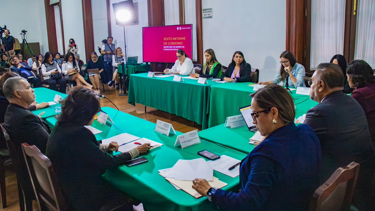 erika_jurez's tweet photo. En el marco de su comparecencia ante el Congreso, el Secretario de @SEBIEN_cdmx, @juangerardolh, destacó los avances y retos en el ámbito del bienestar social en nuestra Ciudad. 🏙️ Enfatizó las políticas inclusivas y la implementación de programas que fomentan el desarrollo con un enfoque claro en la transparencia. 

Seguimos trabajando juntos para construir un futuro mejor para todas y todos. 🫶🏻✨