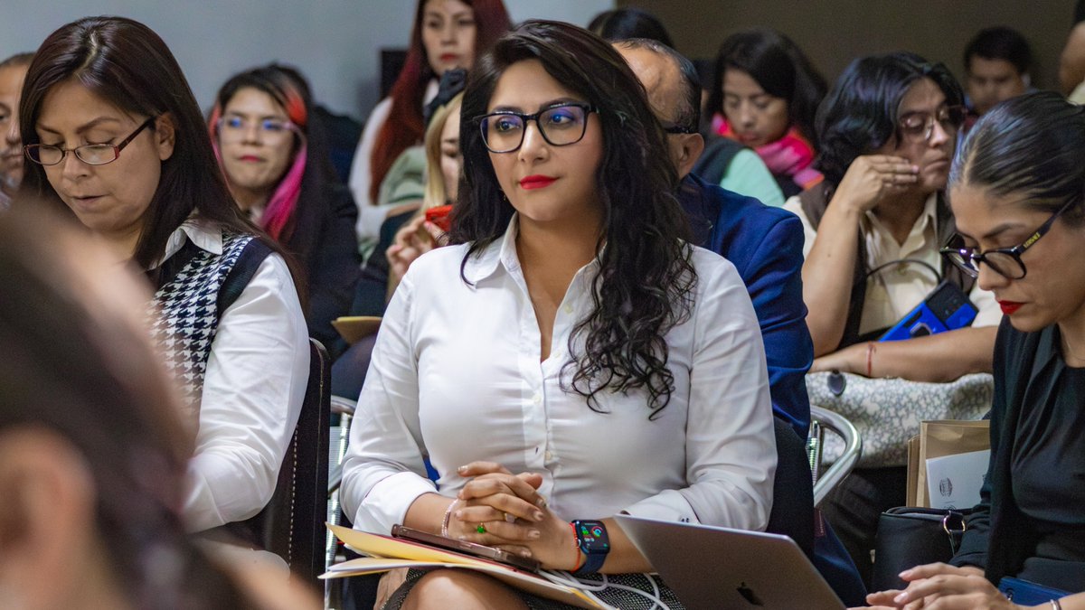 erika_jurez's tweet photo. En el marco de su comparecencia ante el Congreso, el Secretario de @SEBIEN_cdmx, @juangerardolh, destacó los avances y retos en el ámbito del bienestar social en nuestra Ciudad. 🏙️ Enfatizó las políticas inclusivas y la implementación de programas que fomentan el desarrollo con un enfoque claro en la transparencia. 

Seguimos trabajando juntos para construir un futuro mejor para todas y todos. 🫶🏻✨