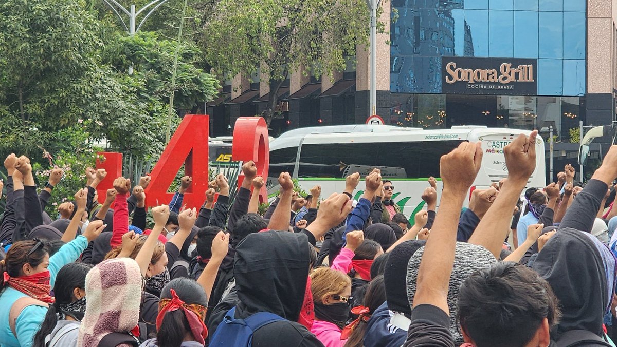 mbravobedolla's tweet photo. A 10 años el cielo llora, quisieron enterrarlos pero no sabían que eran semillas 
#Ayotzinapa10años 
#AyotzinapaVerdadyJusticia https://t.co/bJ3pINhVwx