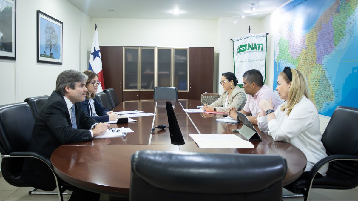 anatipma's tweet image. Hoy en ANATI recibimos a funcionarios del @MeducaPma para conversar sobre trámites institucionales. Con el Lic. Andrés Pagés y su equipo, avanzamos en consultas clave. La transparencia y la eficiencia son nuestra prioridad. 💼🌎 #ANATI #Colaboración #EducaciónPanamá