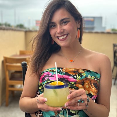 RomanGianna's tweet photo. #NewProfilePic https://t.co/6ijTj6A1Nd