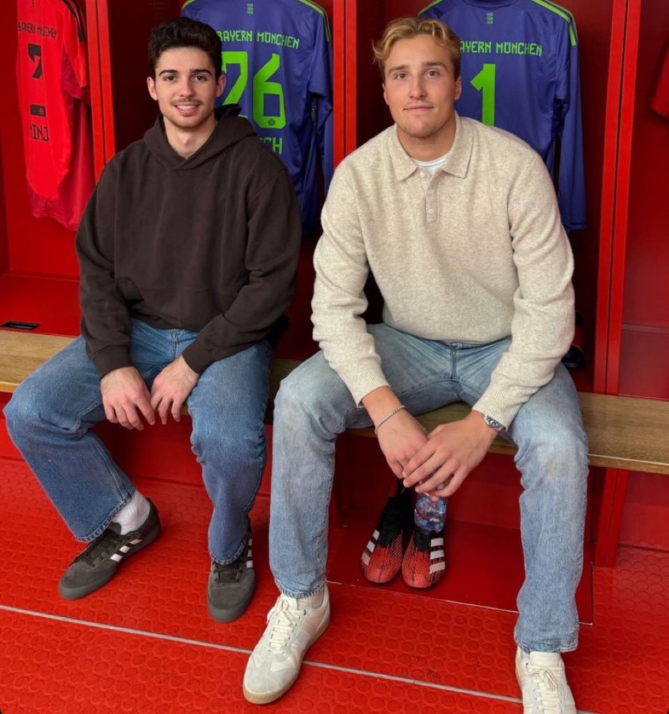 2 Goalies 1 Mic tweet media