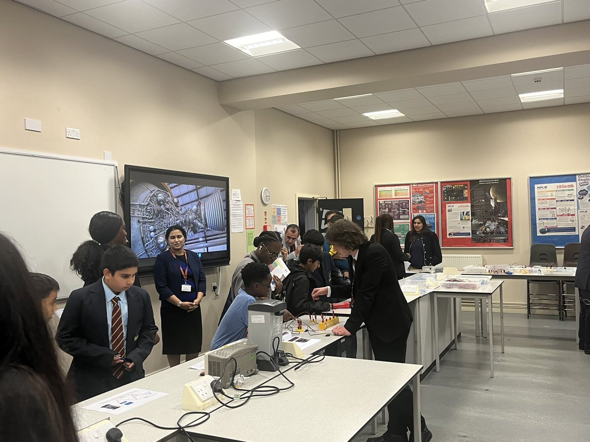 DartfordGS's tweet photo. Tonight’s Y6 open evening was a wonderful opportunity for us to welcome prospective students and their families into our school community. 

We showcased our students, facilities, and diverse programs of study.

Thank you to all of those that made it such a positive evening. https://t.co/8YXbBwETwN
