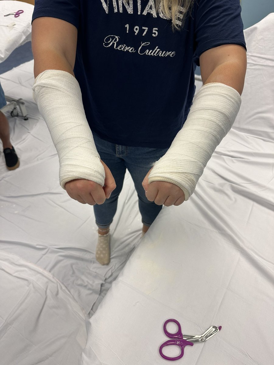teriharfield's tweet photo. Minor Injuries study day for ED 🦴🩼 covering plastering, suturing and measuring for slings/boots. Great day! https://t.co/rCXZb6tes7