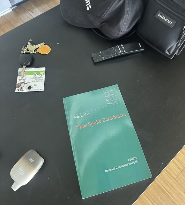 Place your bets, how long will it take me to read this book in English? 🙈 Damn, in English, Carl! https://t<a href="/tag/sashabeart"class="tags"><span>#sashabeart</span></a><a href="/tag/sillysalmon"class="tags"><span>#sillysalmon</span></a>