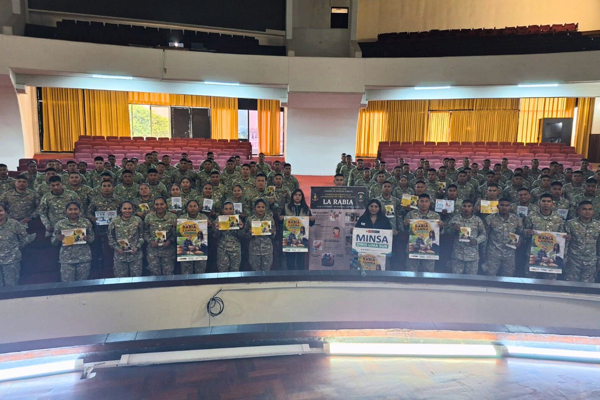 DIRISLimaSur's tweet photo. ¡Cerca de 500 militares sensibilizados contra la rabia!
La #DirisLimaSur junto con la Estrategia de Metaxénicas y Zoonosis del Comando de Salud del #Ejército, brindó sesiones educativas a 423 estudiantes de la Escuela Militar de #Chorrillos , por el Día Mundial contra la Rabia. https://t.co/B27f20ULmp