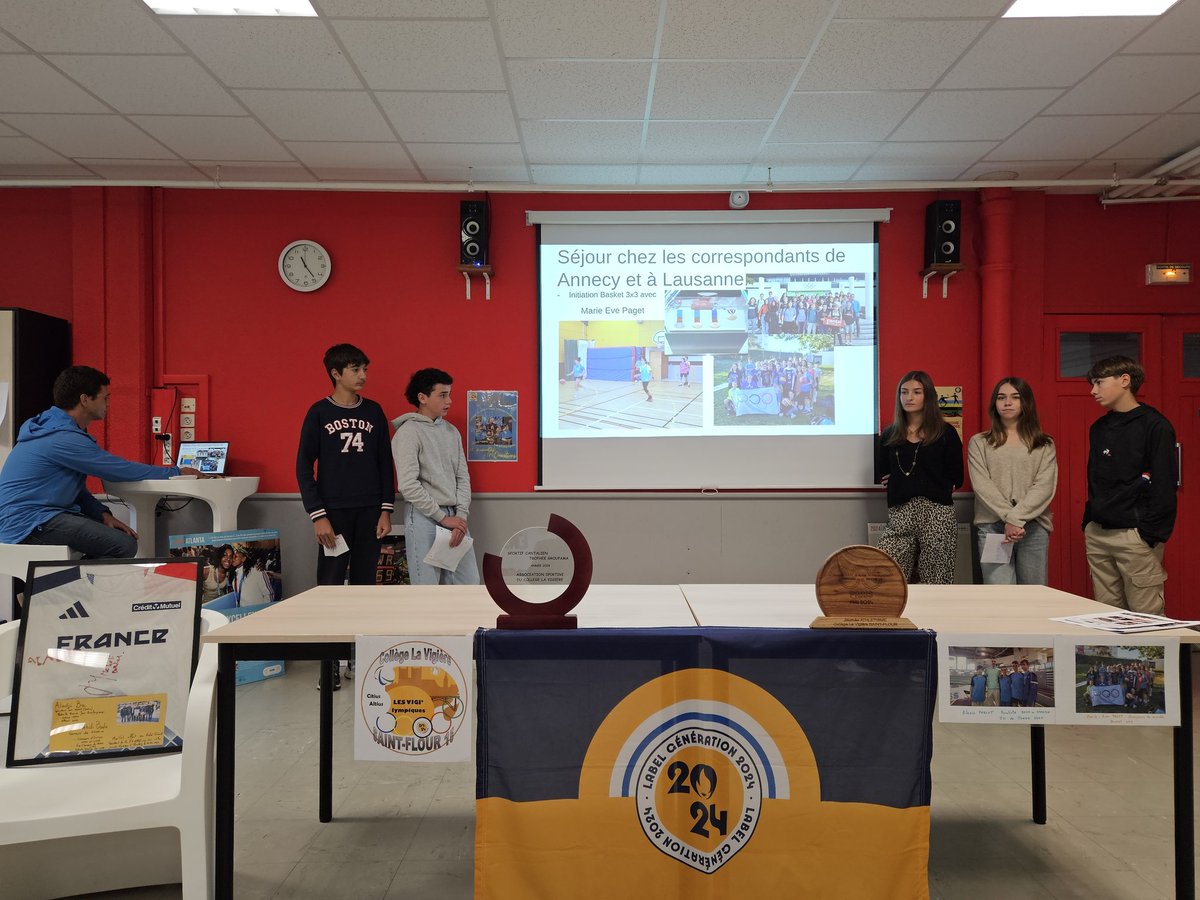 BenmiloudKarim's tweet photo. Ce matin, au collège La Vigière de Saint-Flour (CANTAL)
✨️ Égalité filles-garçons ♀️♂️ (labellisé niv. 2 depuis 2023)
✨️ Éducation aux médias &amp; à l’information (JT, webradio, journal)
✨️ Projet «Olympisme, j’écris ton nom» d'avril 2023 aux jeux paralympiques de #Paris2024 https://t.co/7MFQEuAJmx