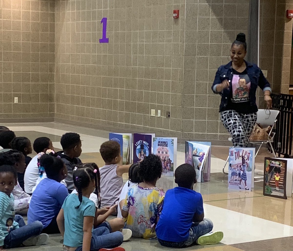 conni_davis's tweet photo. This week the students at ELC Winding Ridge enjoyed listening to author Dr. Jobe read one of her books!  She will return for Celebrity Reader at Lawrence North on October 10th!  Thank you Dr. Jobe! https://t.co/hTLHX4jNeO