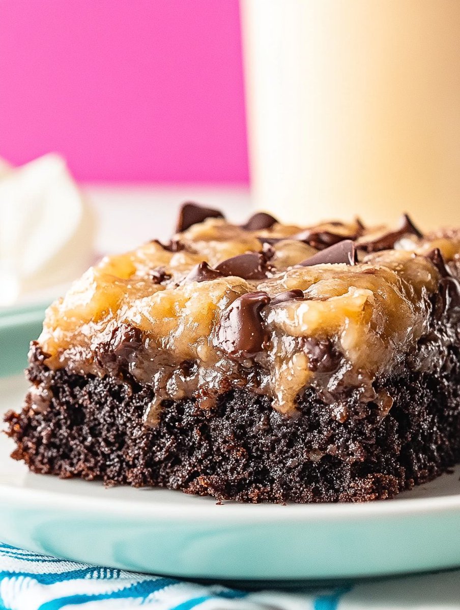 RecettesGo's tweet photo. 🍫✨ Craving something indulgent? This German Chocolate Poke Cake is rich, moist, and topped with a decadent coconut pecan frosting! Perfect for your next baking adventure. 😍🍰 #BakingGoals #ChocolateLovers #DessertRecipe https://t.co/x2ezUM35qZ https://t.co/F2bLpV5Csl