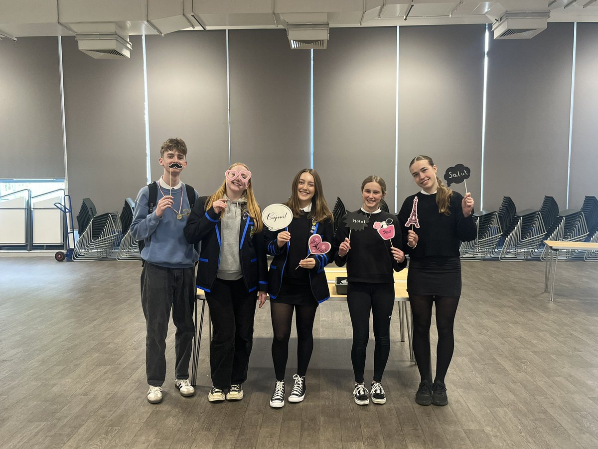 Linlithgow Academy English tweet media