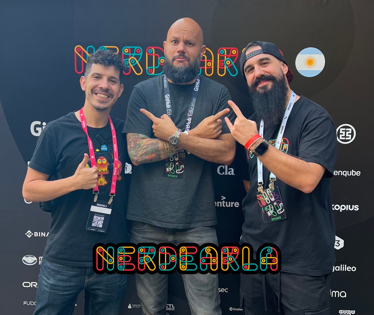 Infra, frontend y backend. ¿Quién es quién? 🤘

<a href="/midudev/">Miguel Ángel Durán</a>, <a href="/PeladoNerd/">Pablo Fredrikson</a> y <a href="/MoureDev/">Brais Moure</a> en el décimo aniversario de #Nerdearla 🇦🇷