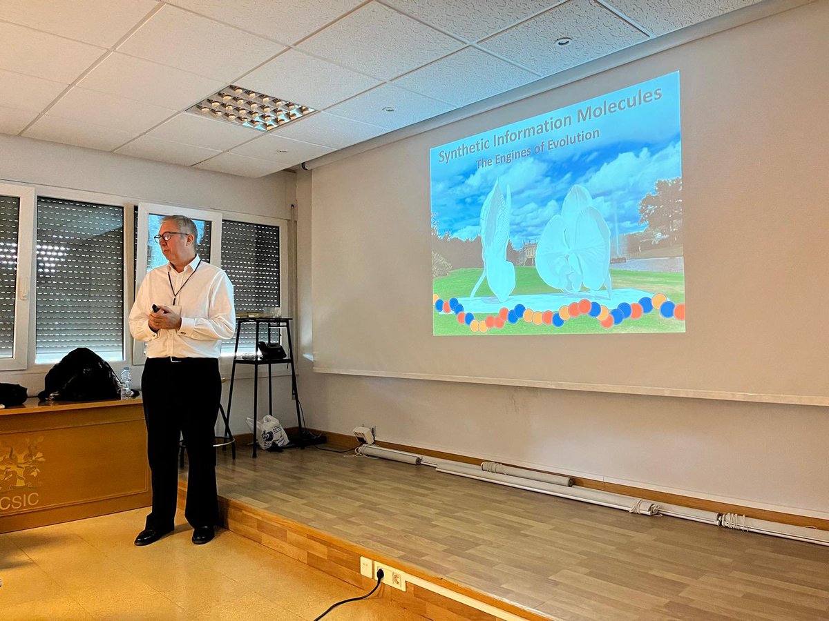 IQM_CSIC's tweet photo. We are thrilled to host Prof. Chris Hunter @Cambridge_Uni at @IQM_CSIC 🤗
Thanks so much for all your advice for our scientific project #PlanMaX @CSIC
and your enlightening talk https://t.co/kQ2ABrTshb