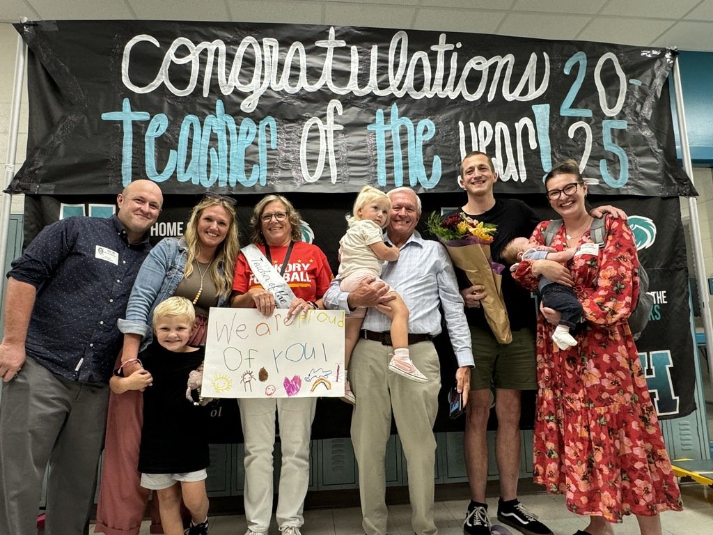 WeAreHickory's tweet photo. Join us in celebrating Hickory's 2025 Teacher of the Year Mrs. Eileen Mooring, whose passion, dedication, and unwavering commitment to student success &amp; celebration have truly made a difference in our school community. Congratulations, Mrs. Mooring! 🎊
#TOY #flyfearlessly https://t.co/yDwRjhzn1l
