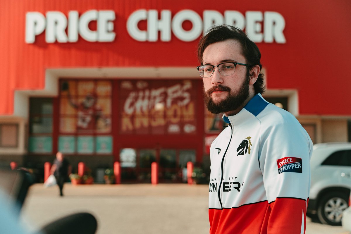 PioneersGG's tweet photo. It’s more than groceries… 

We’ve got a trophy to put in our cart 🏆🛒 

@ENASCARGG Championship feat. @BowlinGraham &amp; @my_pricechopper | Oct 1st

#eCCiS | #KCPWIN https://t.co/yvr4XwIT9r