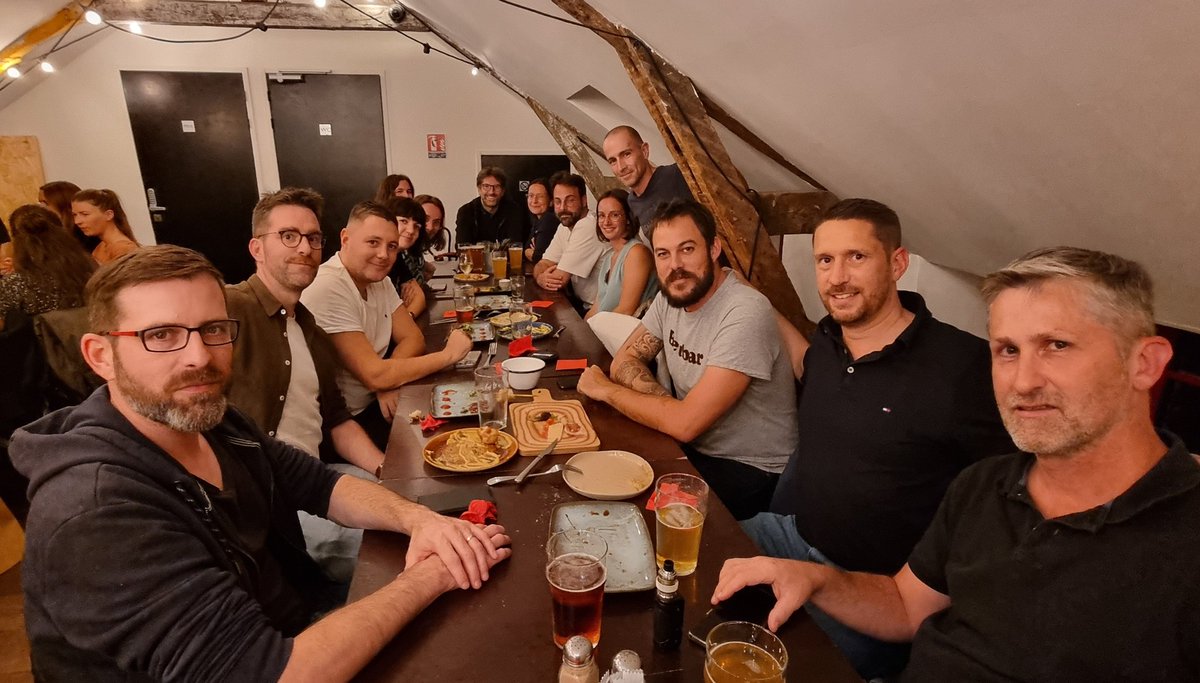 Apéro SEO à Rennes pré-WordCamp avec <a href="/Joanny_Thevenin/">Joanny Thevenin</a> &amp; la team <a href="/Linkuma_off/">Linkuma</a> en guest stars.
#SEO #Rennes #TeamSEORennes
