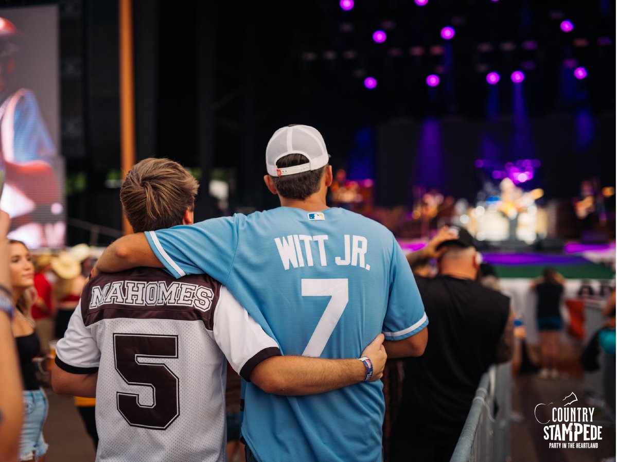 The Chiefs are 3-0, it's looking like the Royals will make the playoffs, another Stampede headliner drops tomorrow, life is good...☺️

📸: John Burns

#CountryStampede #Stampede2025