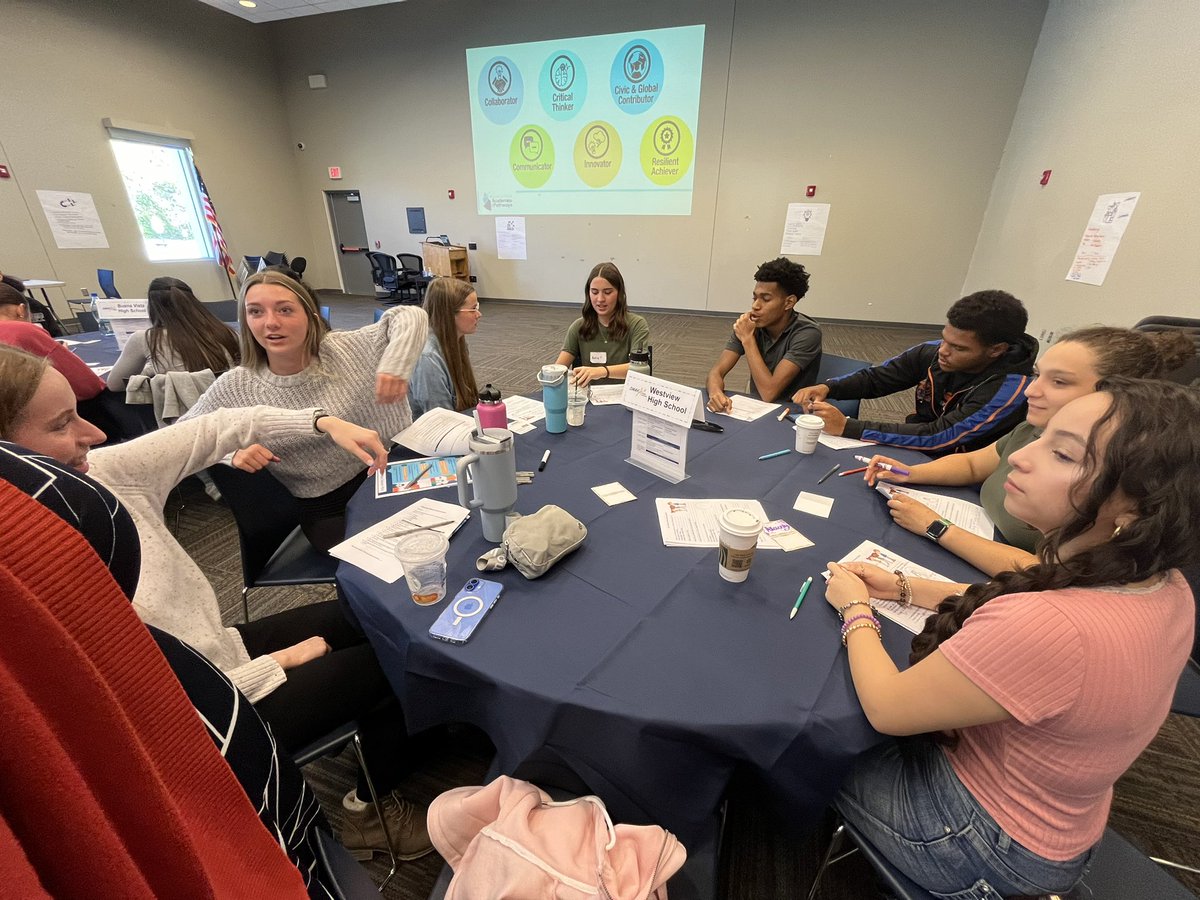 GorrinJM's tweet image. Another great day! Student Ambassadors learned about branding, speaking and representing @OmahaPubSchool during their training. @OPS_Westview kept the cupcake tradition alive!
