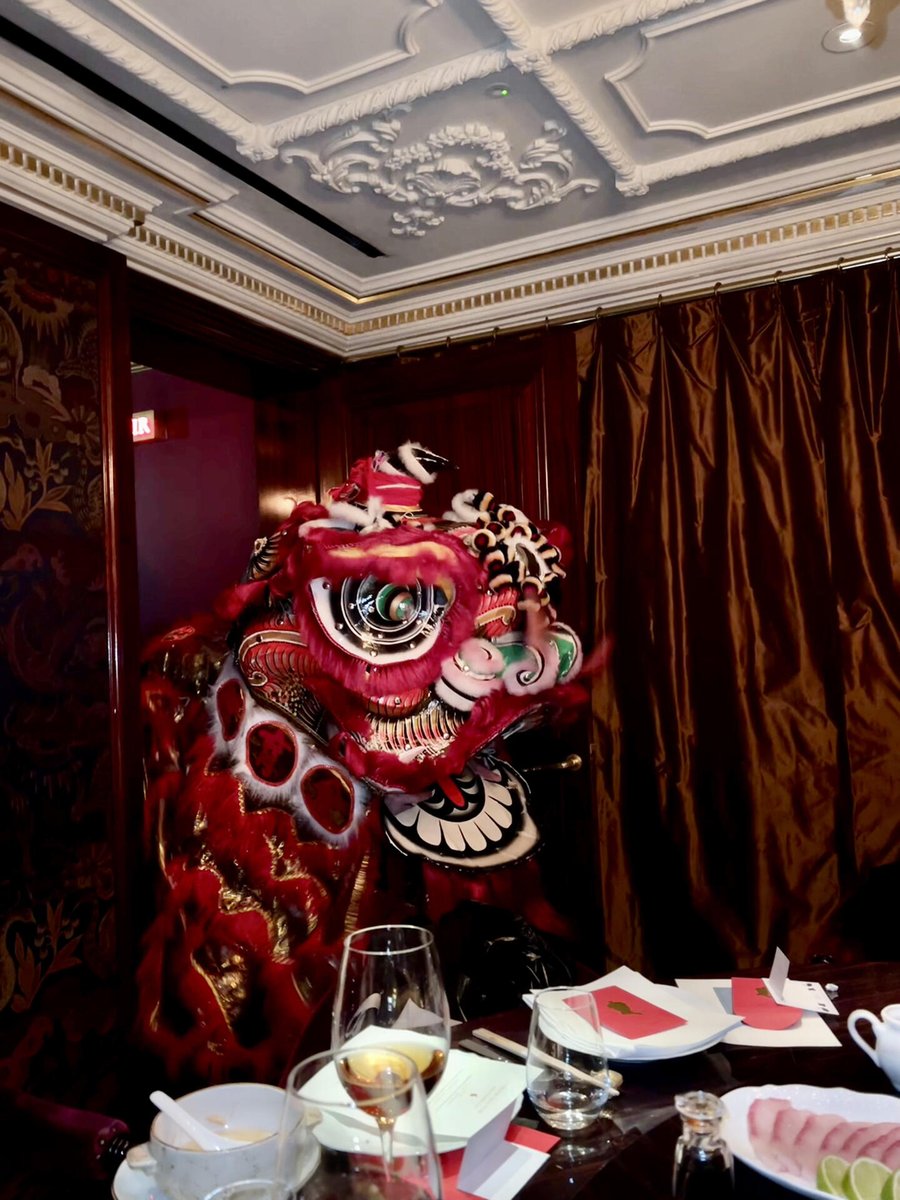 kiseffy's tweet image. Dinner with friends😍😍😍