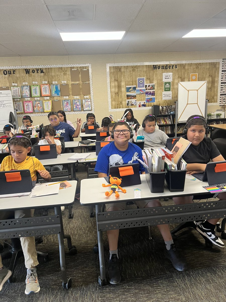 MrsCarranza403's tweet photo. Plory and Snargg joined our class today during our I-ready Math session #iReady https://t.co/qZFppFt7hI