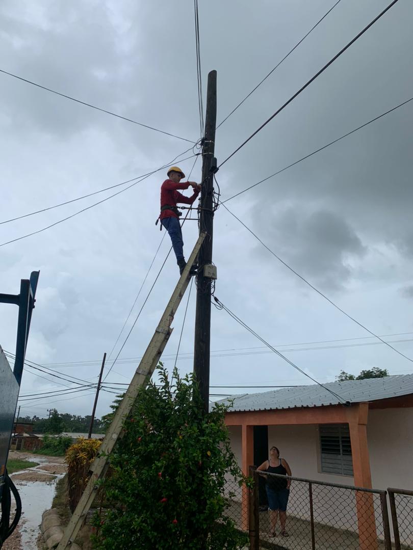 Luego del paso de este evento meteorológico, las afectaciones en la red de telecomunicaciones estuvieron relacionadas por fallos en el fluido eléctrico, lo que provocó el agotamiento de las baterías de los Gabinetes integrales y Radio bases.
#ETECSAesdelPueblo #EtecsaTeAcompaña