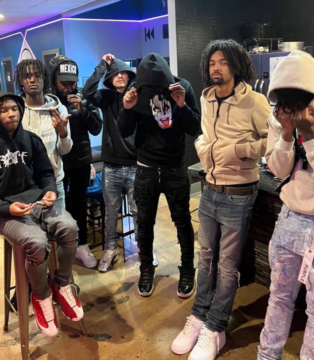 Most iconic photo in underground history 👇