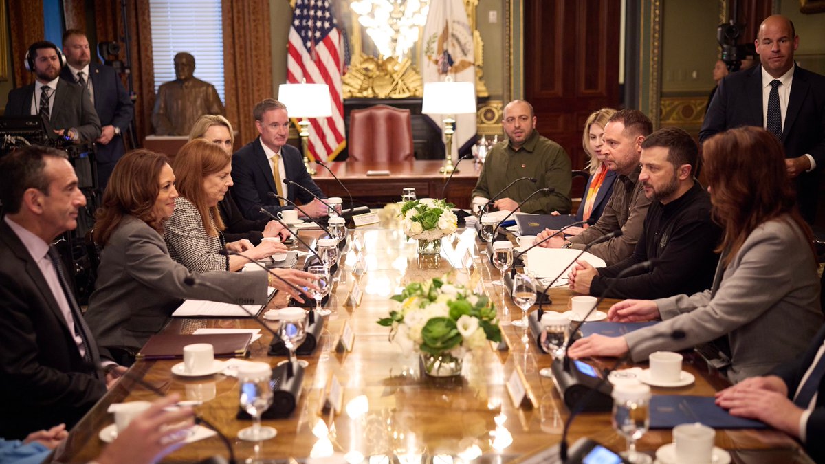 ZelenskyyUa's tweet image. I shared the details of the Victory Plan with Vice President @KamalaHarris. It is very important for us to be fully understandable and work in full coordination with the United States.

We must end this war and achieve a just peace. We must protect our people – Ukrainian