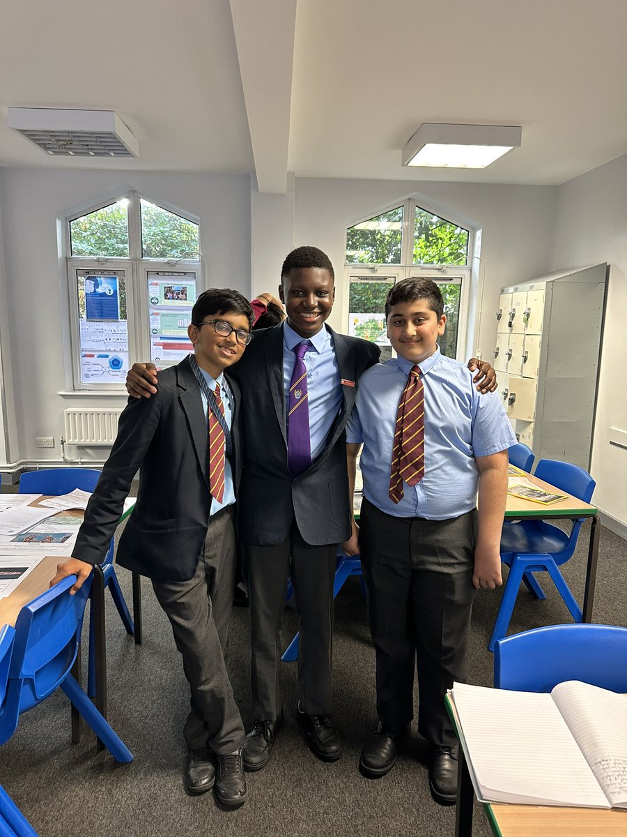 MissFBrett's tweet photo. @DartfordGS Big thank you to our Geography helpers tonight for #DGSopenevening https://t.co/zDb9Kbezyy