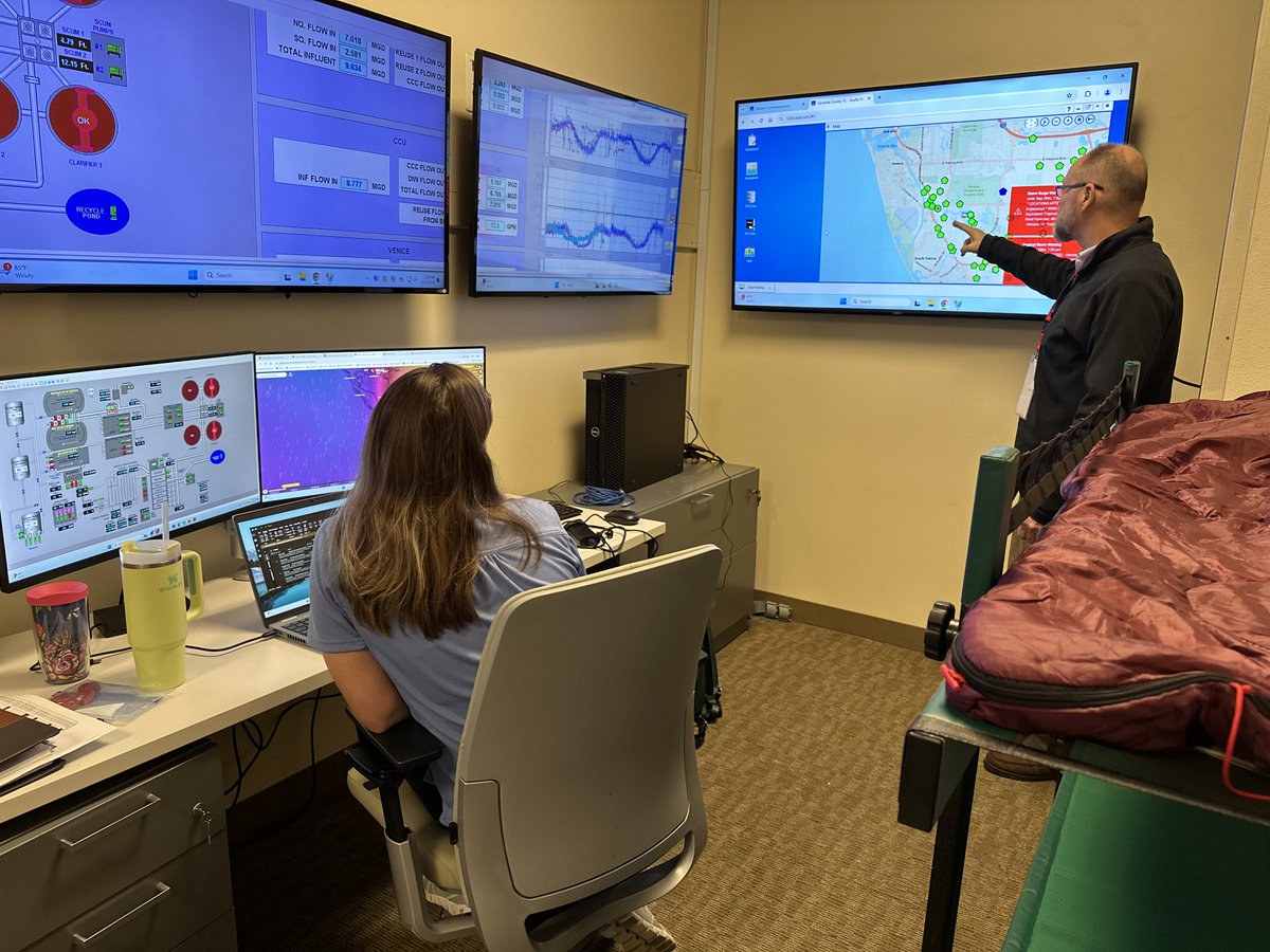SRQCountyGov's tweet photo. Public Utilities staff have been in the field inspecting and maintaining infrastructure ahead of peak storm conditions and working around the clock from the Emergency Operations Center monitoring storm predictions. #SRQCountyUtilities #HurricaneHelene https://t.co/dAHfOvLz4g