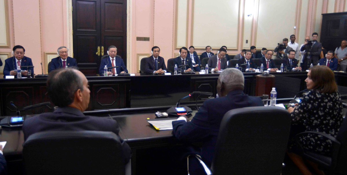 Recibió Esteban Lazo, presidente de la <a href="/AsambleaCuba/">Asamblea Nacional Cuba</a>🇨🇺, en el Capitolio Nacional, al Secretario General del Partido Comunista y Presidente de la República Socialista de #Vietnam🇻🇳,To Lam 
✅Ambas partes reiteraron voluntad de continuar fortaleciendo relaciones interparlamentarias