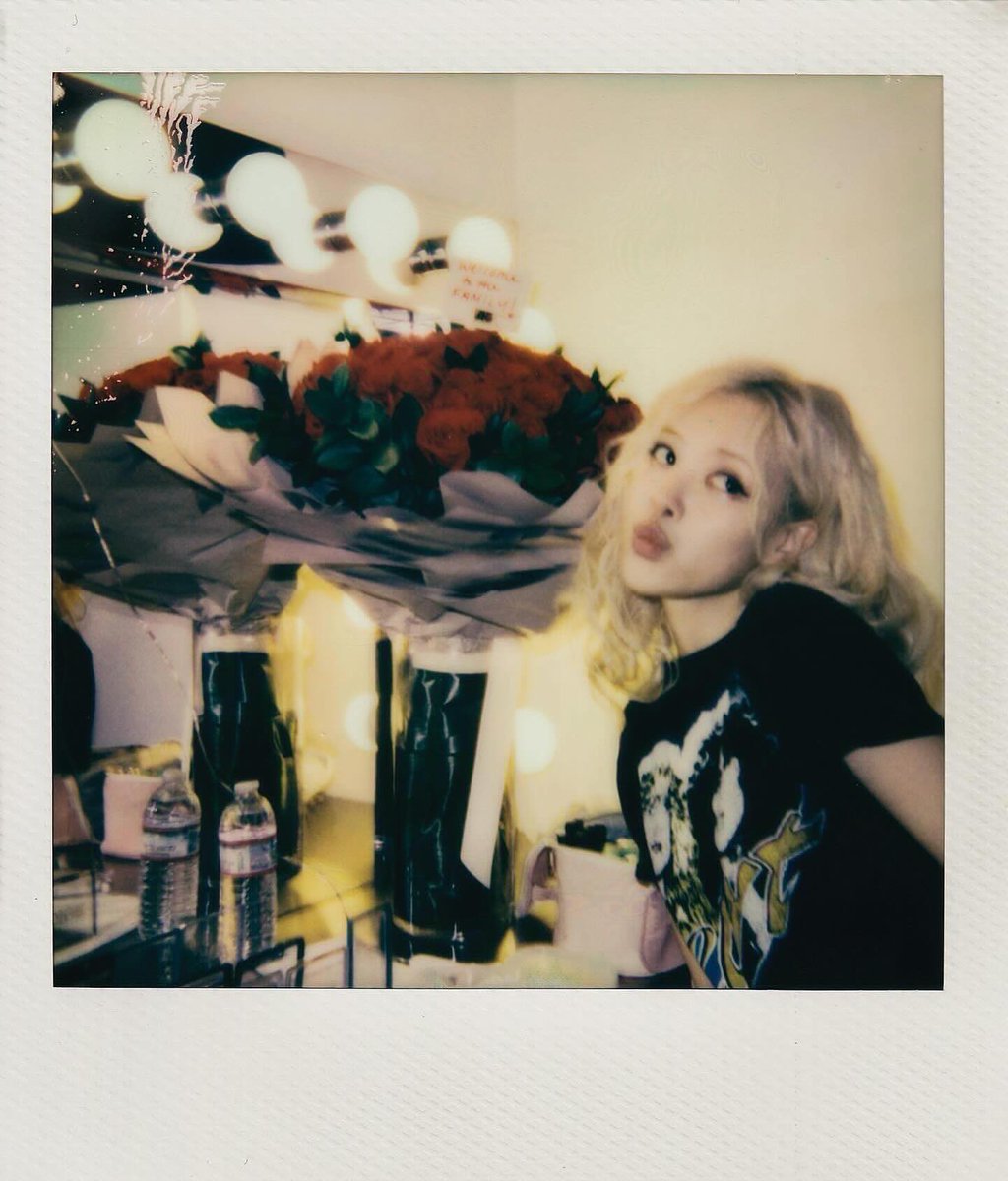 ROSEDAYS's tweet photo. 240927 #ROSÉ IG update 

"hi my number ones 👉🏼👈🏼
i am so so excited to announce to you my signing with @atlanticrecords !!!!!! I know you’ve all waited sooo so long for this moment, but i hope you’re READY for what’s in store for the next few months!! i CANNOTTT wait for you all to hear everything!! so hang on tight!!miss you all dearly.

p.s. follow my finsta @/vampirehollie to get quick updates and cute moments from the team!!! go go go!!!! 😝" 

ROSÉ COMING SOON
#ROSÉxAtlanticRecords