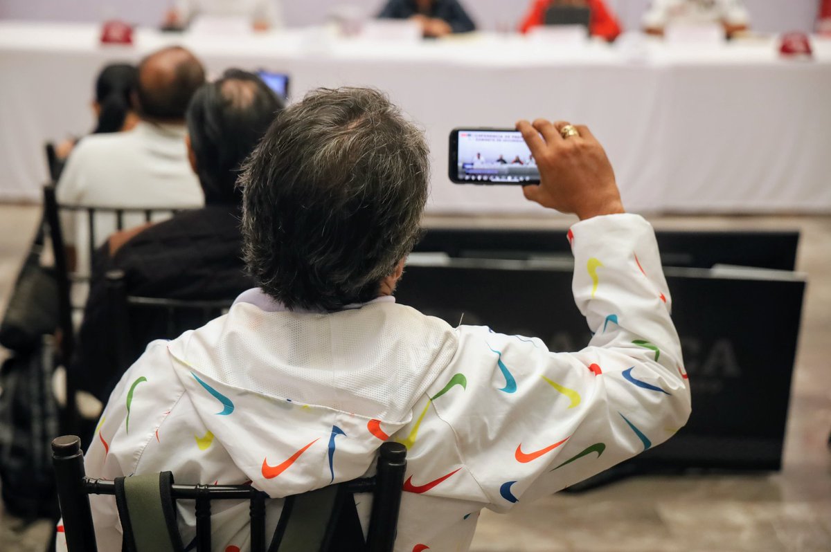 Durante nuestro diálogo semanal con medios de comunicación, informamos los avances del trabajo que impulsamos desde el <a href="/SESESP_GobOax/">Secretariado Ejecutivo Oaxaca</a> para fortalecer a las instituciones de seguridad y justicia, e impulsar la construcción de #PazYSeguridad 🕊 en Oaxaca.