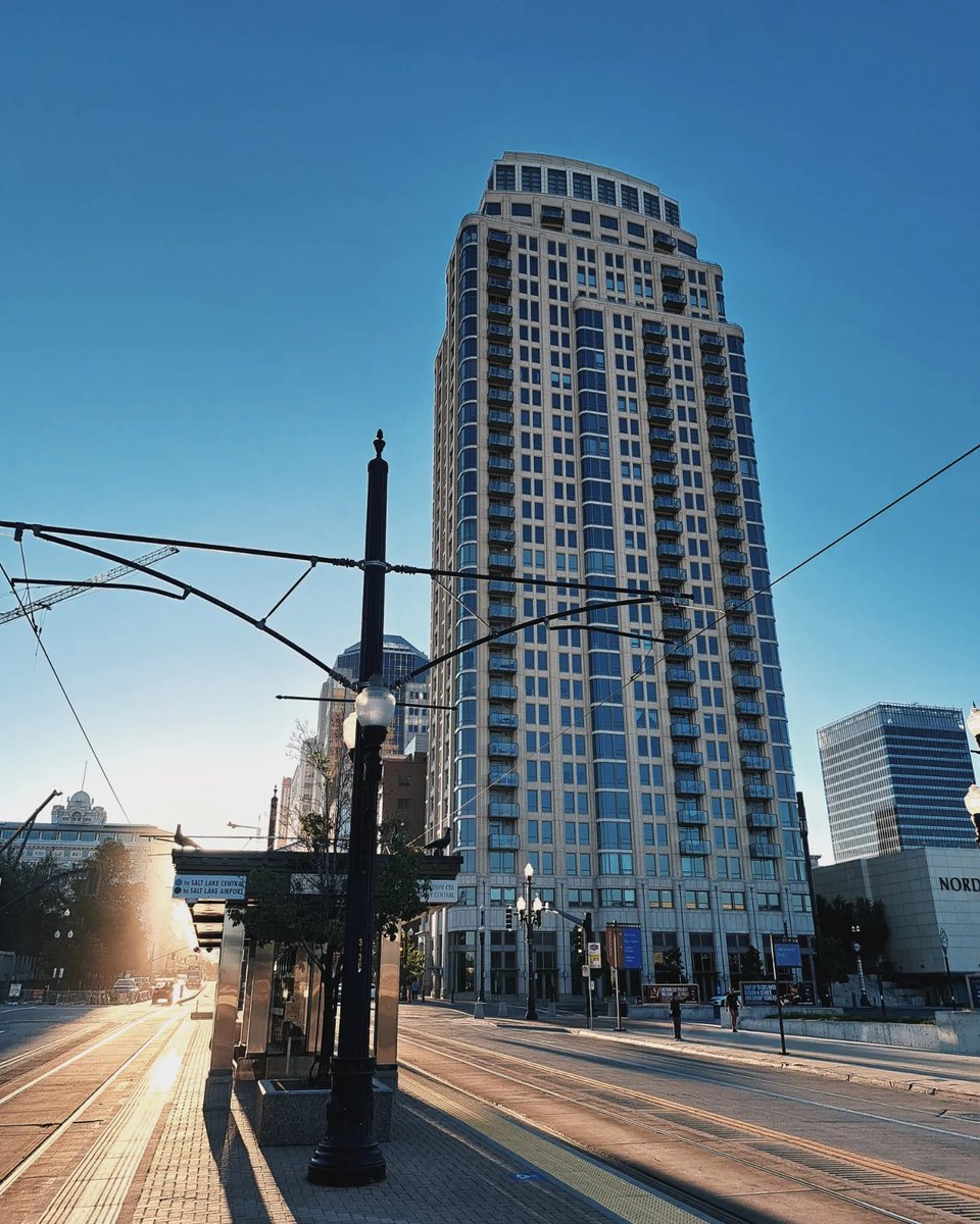 ArturBloodshot's tweet photo. Some Salt Lake City pics I didn't got the chance to share... πΈ
#HCSSLC24 was a great opportunity to see some nice architecture! https://t.co/O2hwR5LUzG