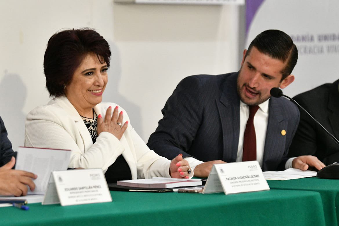 iecm's tweet photo. Hoy, el #IECM presenta el libro “Voto de personas en prisión preventiva en la Ciudad de México: Diálogos y experiencias” en el @Congreso_CdMex. La Consejera Presidenta @PatyAvendanoD y el CE @bvallem encabezaron este evento, acompañado por @PedroHacesL, @santillanpe1 y Raúl Ayala https://t.co/D0woujZUmH